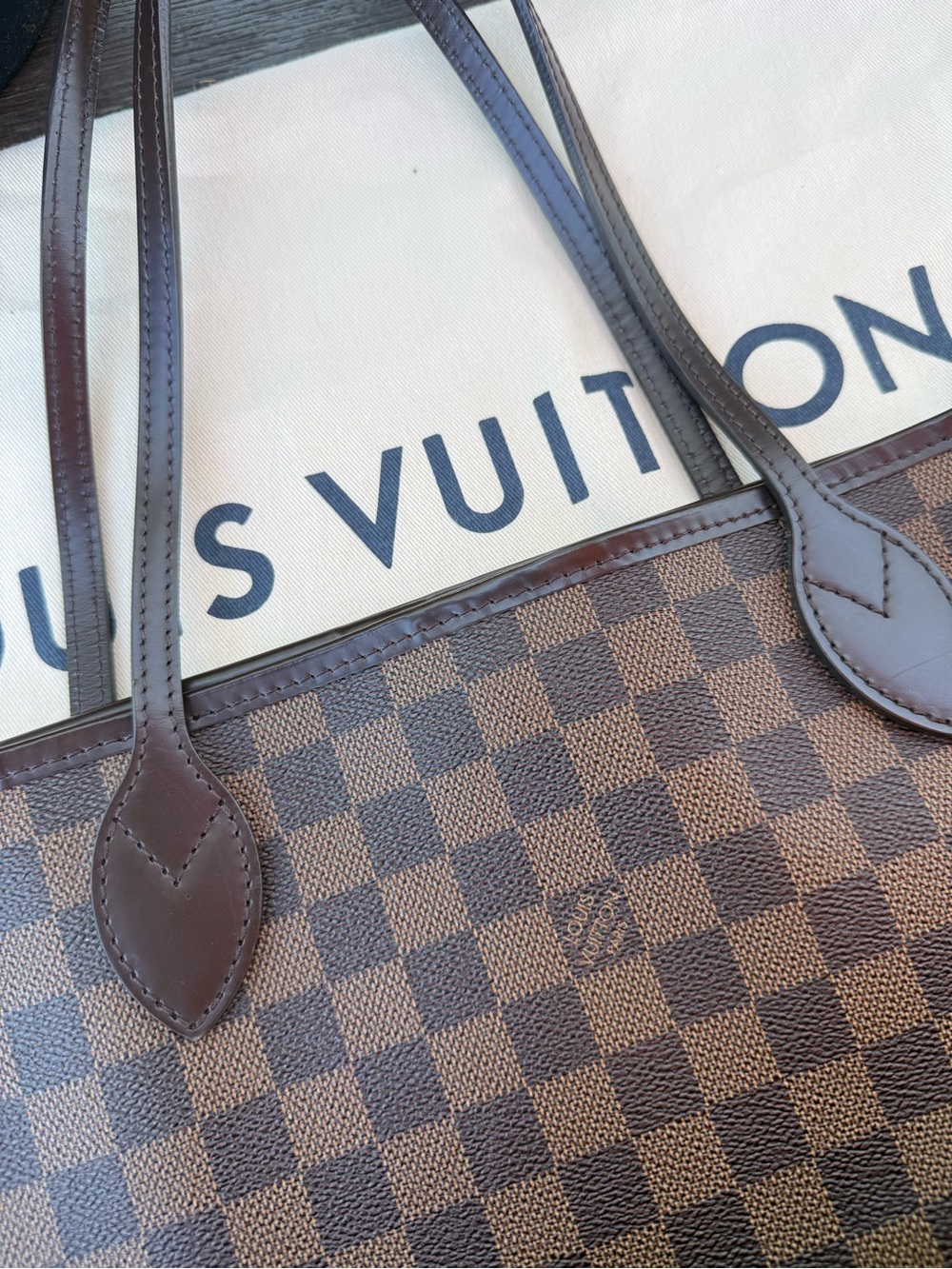 Louis Vuitton Neverfull MM - Picture 10 of 16